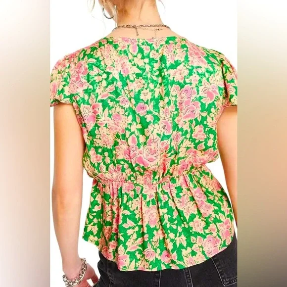 ❣️SOLD❣️ Floral V-Neck Green and Pink Top - Picture 7 of 10